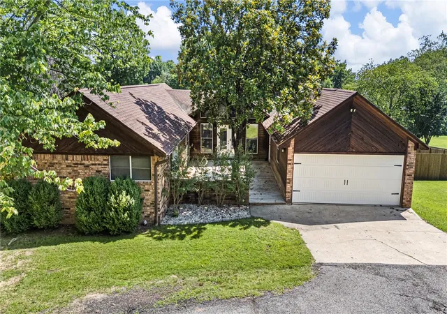 Photo 3 of Single family home for sale at 1103 S Inglewood Ave, Russellville, AR 72801 | MLS# 1349600 | Listing updated on 2026-07-24
