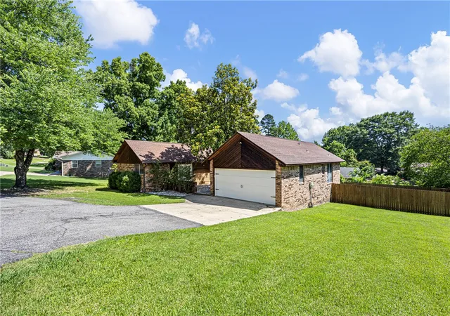 Photo 4 of Single family home for sale at 1103 S Inglewood Ave, Russellville, AR 72801 | MLS# 1349600 | Listing updated on 2026-07-24