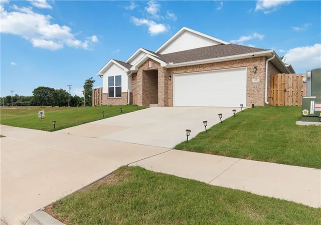 Homes for sale in Centerton, AR | 430 Snapdragon Dr, Centerton, AR 72719 | MLS# 1350957