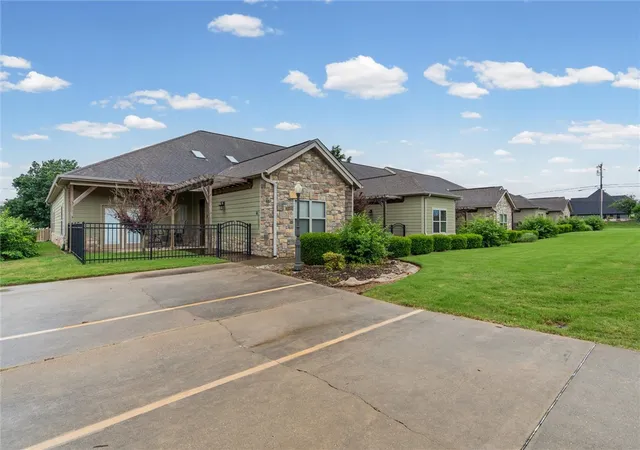 Homes for sale in Rogers, AR | 2007 S Dixieland Rd #B, Rogers, AR 72758 | MLS# 1349455