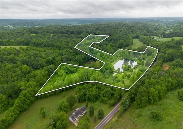 Homes for sale in Anderson, MO | 205 Lakeview Dr, Anderson, MO 64831 | MLS# 1349785