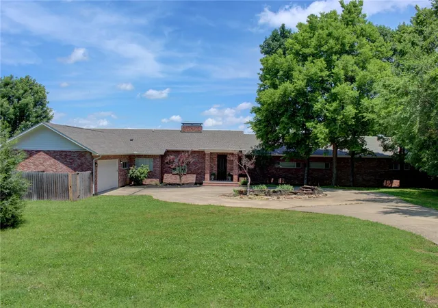 3rd image of 1010 E Rockwood Trl, Fayetteville, AR 72701 | MLS# 1351093