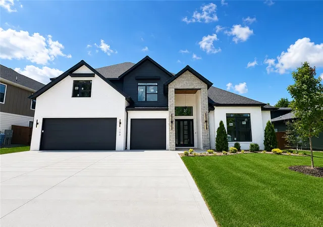 Photo 1 of Sale Pending at 103 Nw Trl Ridge Rd, Bentonville, AR 72712 | MLS# 1351348 | Listing updated on 2026-08-03