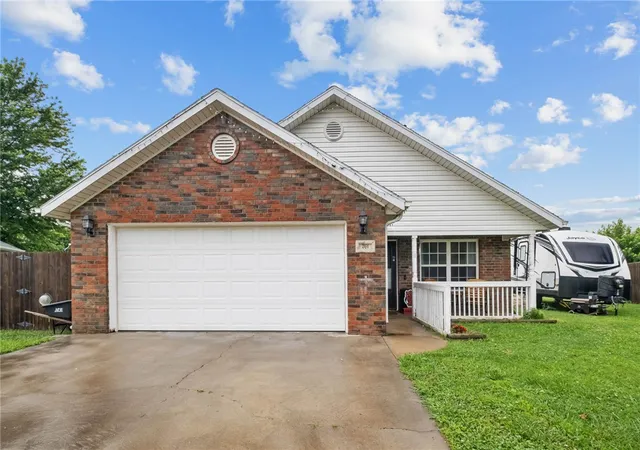 1st image of 761 Applegate Ln, Lincoln, AR 72744 | MLS# 1351384