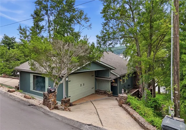 4th image of 8060 Cedar Dr, Rogers, AR 72756 | MLS# 1351425