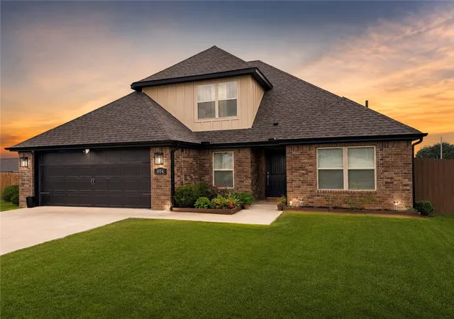 Homes for sale in Siloam Springs, AR | 804 W Shane Ct, Siloam Springs, AR 72761 | MLS# 1351453