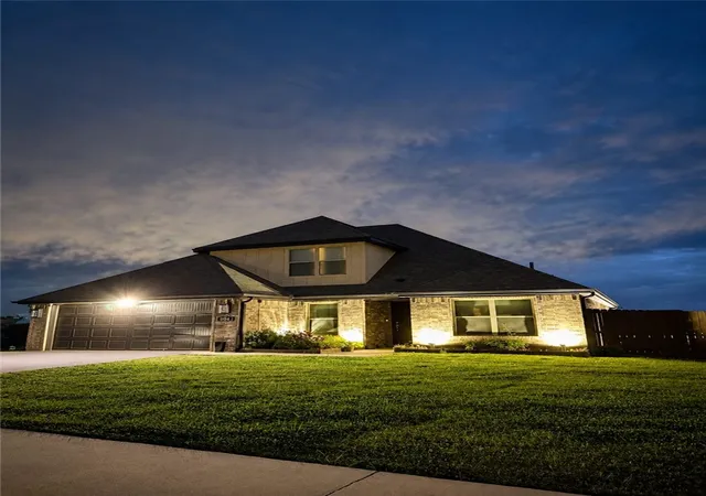 Homes for sale in Siloam Springs, AR | 804 W Shane Ct, Siloam Springs, AR 72761 | MLS# 1351453