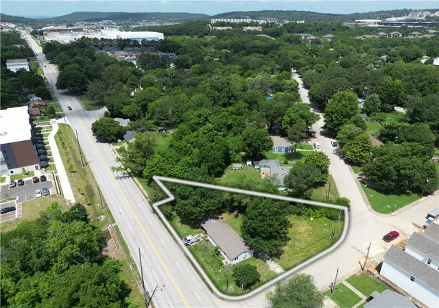 2nd image of 602 W 15th St, Fayetteville, AR 72701 | MLS# 1351595