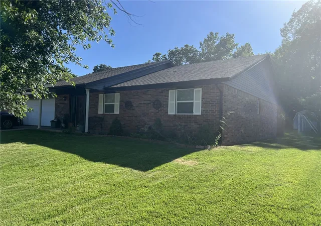 Homes for sale in Springdale, AR | 1406 Daline St, Springdale, AR 72762 | MLS# 1351576