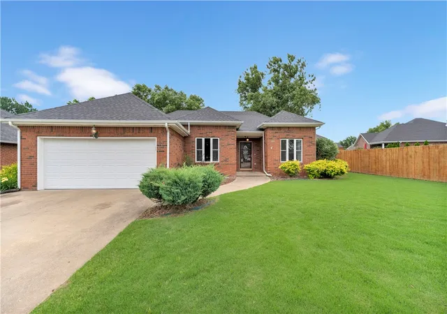 1st image of 600 Primrose Ave, Siloam Springs, AR 72761 | MLS# 1351123