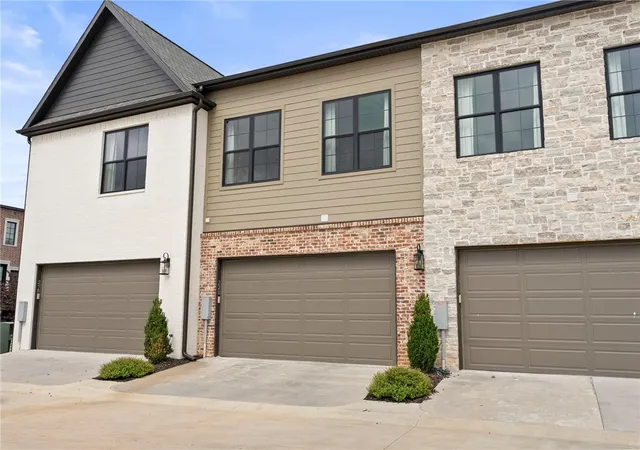 Homes for sale in Bentonville, AR | 220 Se B St, Bentonville, AR 72712 | MLS# 1351265