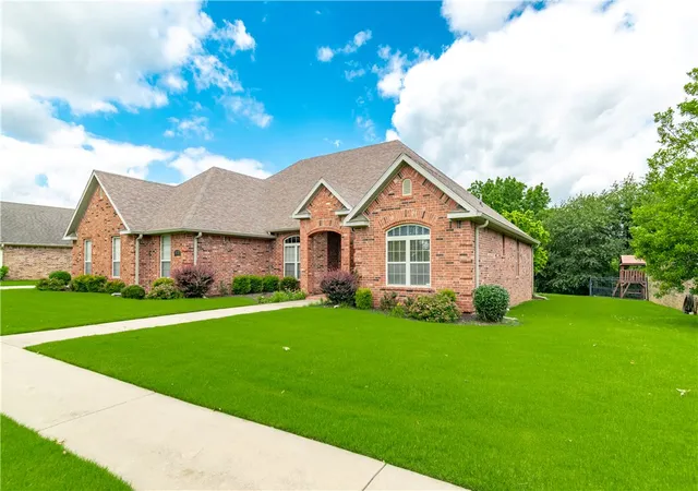 Homes for sale in Farmington, AR | 11503 Clubhouse Pkwy, Farmington, AR 72730 | MLS# 1351617
