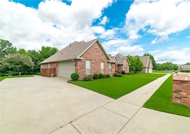 Homes for sale in Farmington, AR | 11503 Clubhouse Pkwy, Farmington, AR 72730 | MLS# 1351617