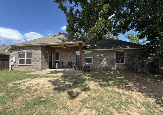 Homes for sale in Alma, AR | 200 Honeysuckle St, Alma, AR 72921 | MLS# 1351757