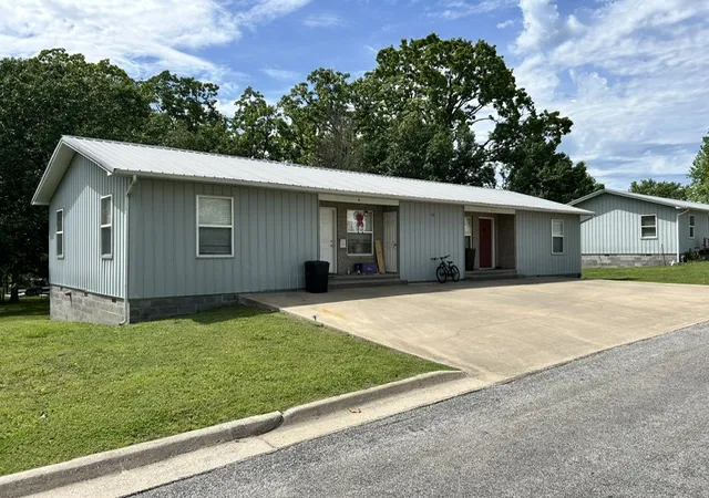 Homes for sale in Berryville, AR | 100 Clive St, Berryville, AR 72616 | MLS# 1351765