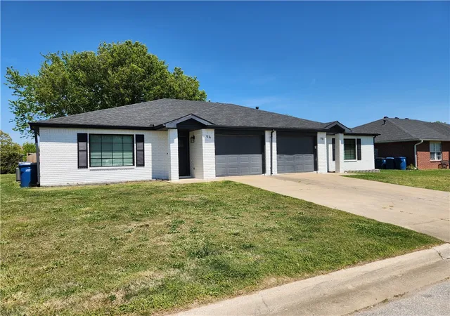 2nd image of 9 Holly Dr, Bentonville, AR 72712 | MLS# 1351147