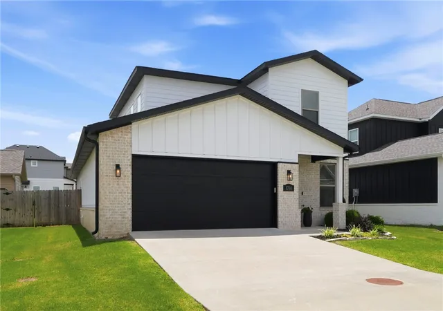 3rd image of 1706 W Broadway Pl, Rogers, AR 72758 | MLS# 1351654