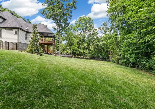 24th image of 970 N Eastwood Dr, Fayetteville, AR 72701 | MLS# 1351522