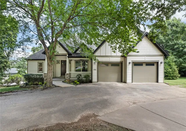 2nd image of 970 N Eastwood Dr, Fayetteville, AR 72701 | MLS# 1351522