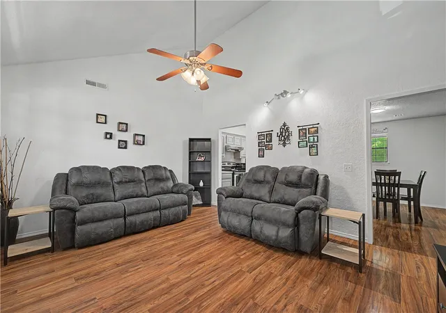 4th image of 43 Judy Dr, Bella Vista, AR 72715 | MLS# 1351745