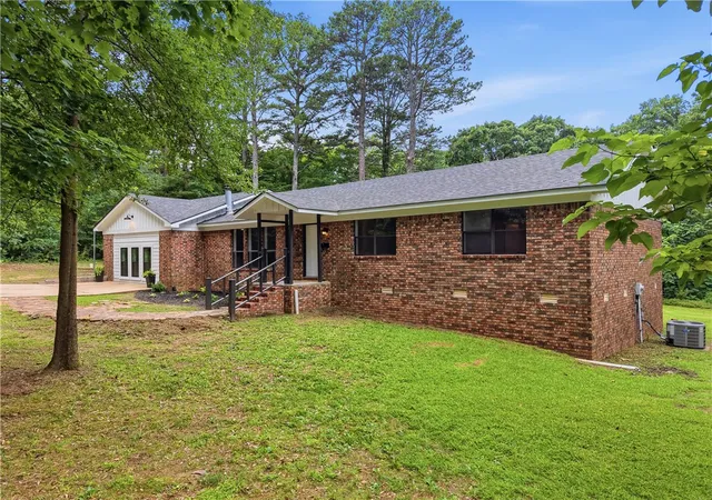 Photo 1 of Single family home for sale at 1603 Hilltop Dr, Russellville, AR 72802 | MLS# 1351818 | Listing updated on 2026-07-21