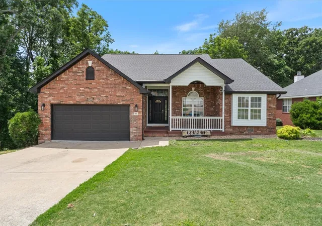 Homes for sale in Bentonville, AR | 405 Nw Grist Mill, Bentonville, AR 72712 | MLS# 1351824