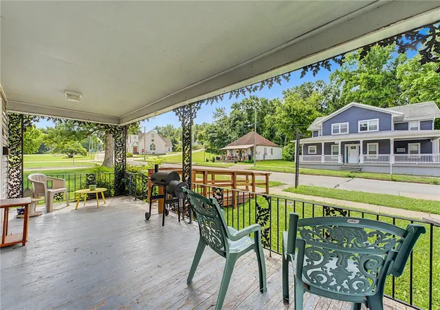 Homes for sale in Siloam Springs, AR | 401 E Twin Springs St, Siloam Springs, AR 72761 | MLS# 1351852