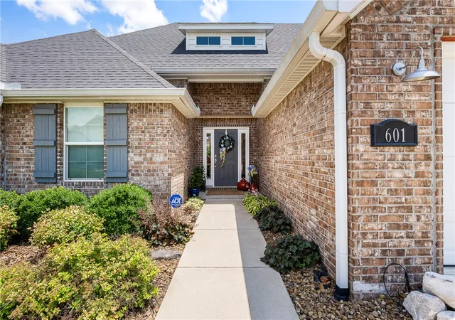 2nd image of 601 Bellmara Cir, Cave Springs, AR 72718 | MLS# 1351519