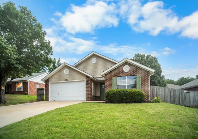3rd image of 1154 S Pepper Tree Ln, Fayetteville, AR 72704 | MLS# 1351726