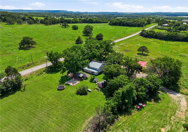 Homes for sale in Berryville, AR | 696 Hwy 21 N, Berryville, AR 72616 | MLS# 1351877