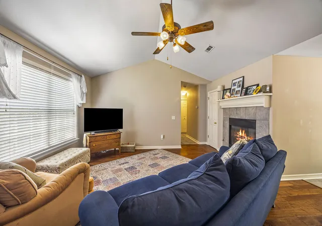 image of 1286 Hackberry Pl, Elkins, AR 72727 | MLS# 1351040