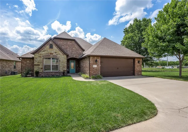 Homes for sale in Bentonville, AR | 4002 Sw Flatrock Cvs, Bentonville, AR 72713 | MLS# 1351204