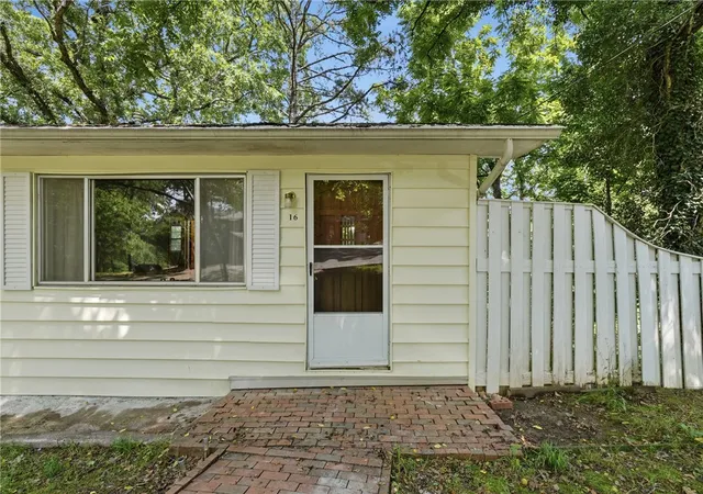 3rd image of 16 College St, Eureka Springs, AR 72632 | MLS# 1351930