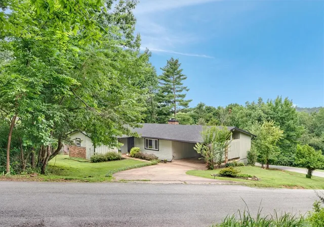 1st image of 1981 N Greenview Dr, Fayetteville, AR 72701 | MLS# 1351931