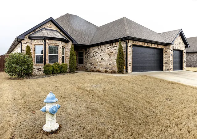 Photo 2 of Single family home for sale at 438 N Reeds Brg Dr, Fayetteville, AR 72704 | MLS# 1351977 | Listing updated on 2026-06-15