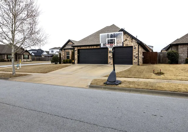 Photo 3 of Single family home for sale at 438 N Reeds Brg Dr, Fayetteville, AR 72704 | MLS# 1351977 | Listing updated on 2026-06-15