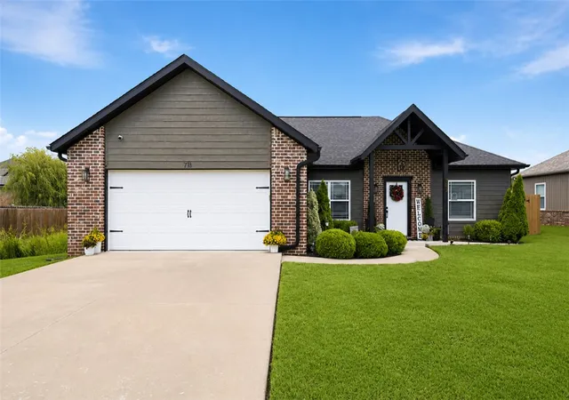 Homes for sale in Siloam Springs, AR | 703 W Teri Dr, Siloam Springs, AR 72761 | MLS# 1351940
