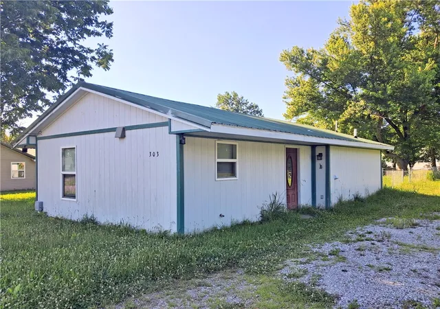 Homes for sale in Green Forest, AR | 303 W 8th St, Green Forest, AR 72638 | MLS# 1352051