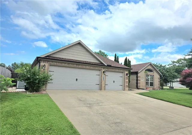 Photo 2 of Single family home for sale at 3005 N 15th Place, Rogers, AR 72756 | MLS# 1352082 | Listing updated on 2026-07-29