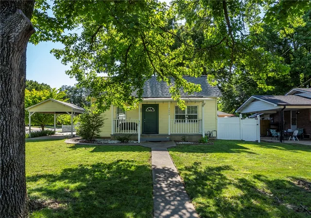 Homes for sale in Siloam Springs, AR | 2008 S Washington St, Siloam Springs, AR 72761 | MLS# 1351986