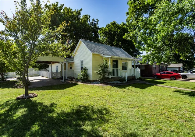 Homes for sale in Siloam Springs, AR | 2008 S Washington St, Siloam Springs, AR 72761 | MLS# 1351986