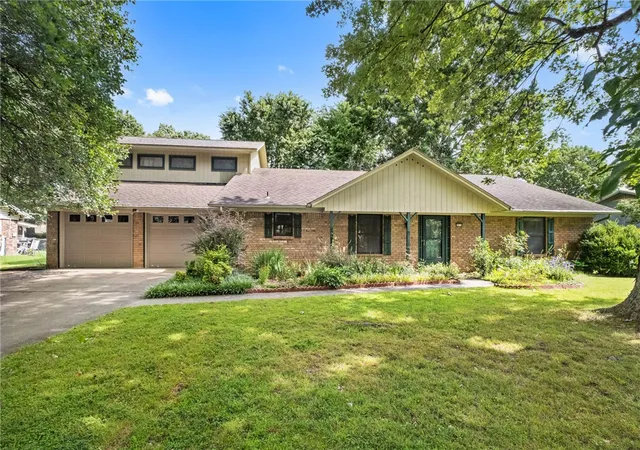 1st image of 2514 E Sharon St, Fayetteville, AR 72703 | MLS# 1349613