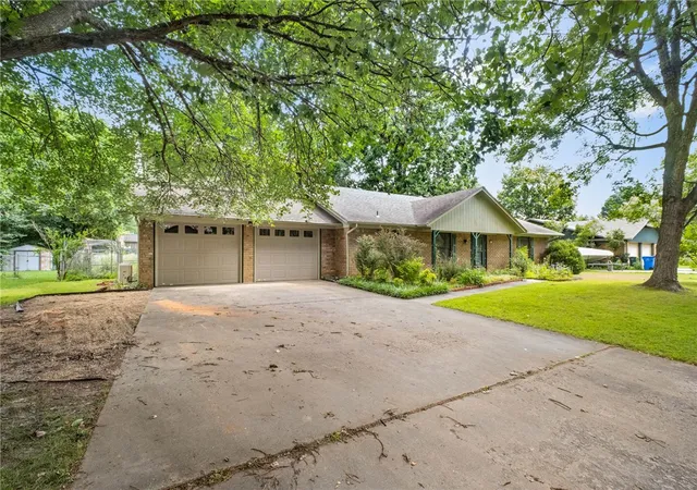 3rd image of 2514 E Sharon St, Fayetteville, AR 72703 | MLS# 1349613