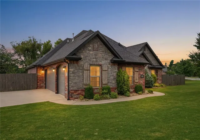 Photo 2 of Single family home for sale at 3705 Sw Banbury Dr, Bentonville, AR 72713 | MLS# 1352187 | Listing updated on 2026-08-03