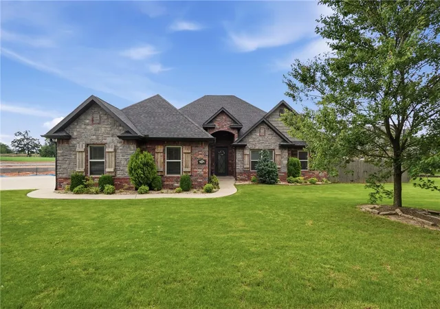 Photo 3 of Single family home for sale at 3705 Sw Banbury Dr, Bentonville, AR 72713 | MLS# 1352187 | Listing updated on 2026-08-03