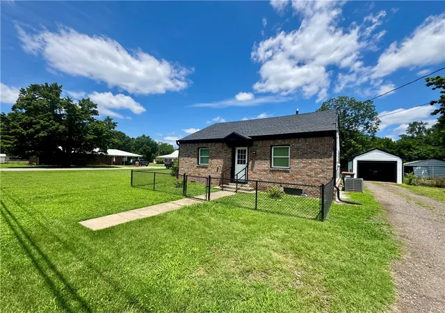 Homes for sale in Russellville, AR | 703 E 6th St, Russellville, AR 72801 | MLS# 1352181