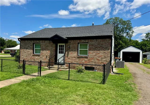 Homes for sale in Russellville, AR | 703 E 6th St, Russellville, AR 72801 | MLS# 1352181