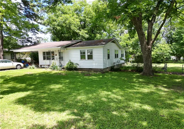 image of 1405 El Paso Ave, Russellville, AR 72801 | MLS# 1352229