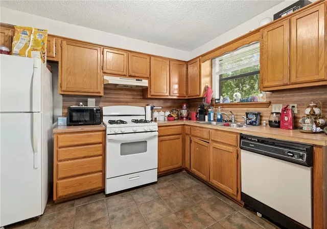 4th image of 305 Pittman St, Prairie Grove, AR 72753 | MLS# 1352249