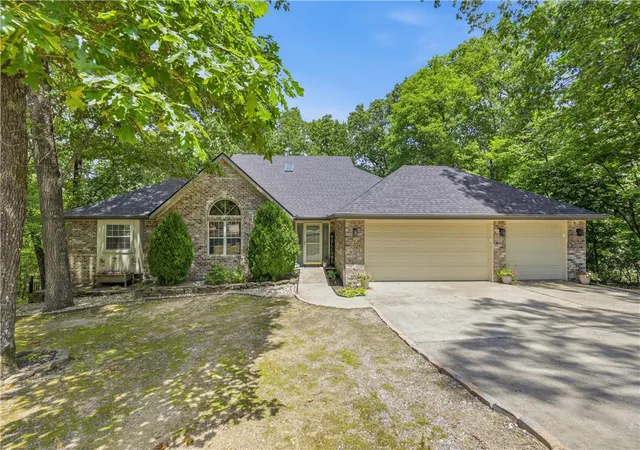 1st image of 44 Tavistock Dr, Bella Vista, AR 72714 | MLS# 1352064